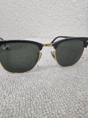 Ray-Ban Clubmaster RB3016 W0365 Black Gold Green Sunglasses 49mmClassic